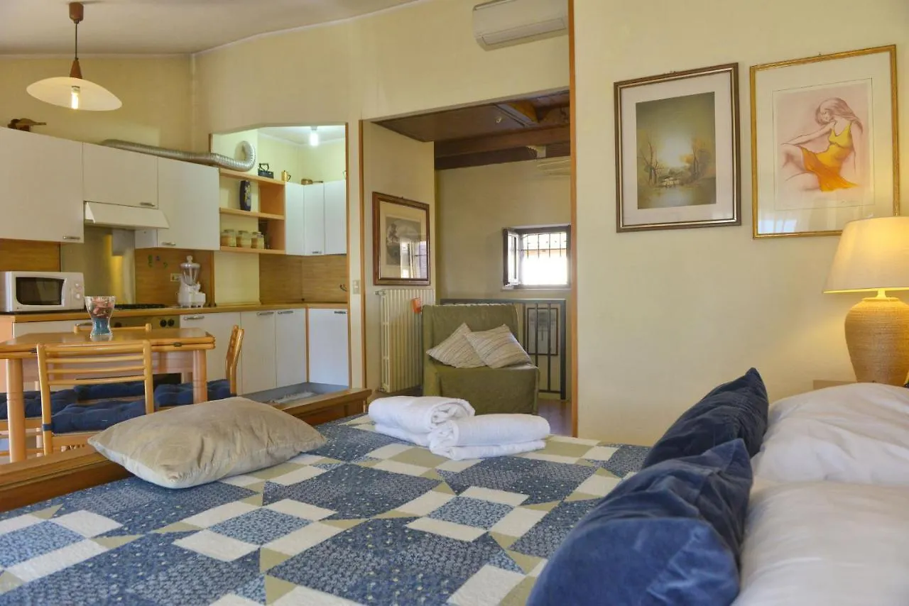 Guest house Taverna Affittacamere Gardone Riviera